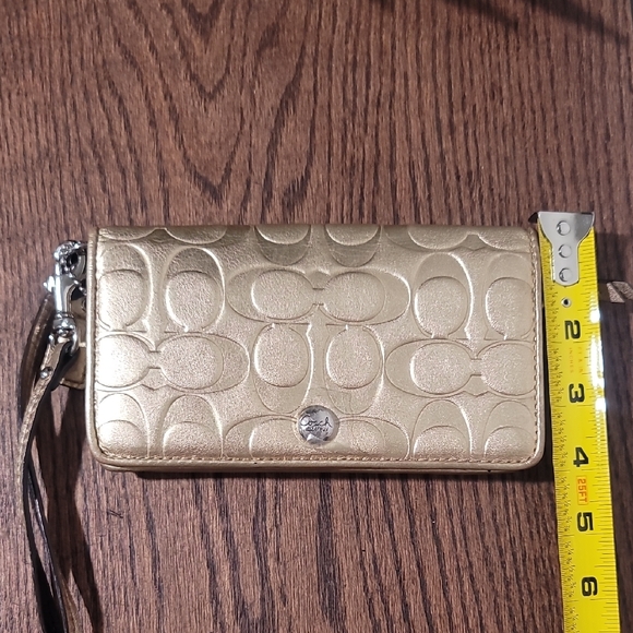 ๐๐๐Coach Gold Embossed Wristlet Wallet Signature Monogram Leather - Picture 10 of 12